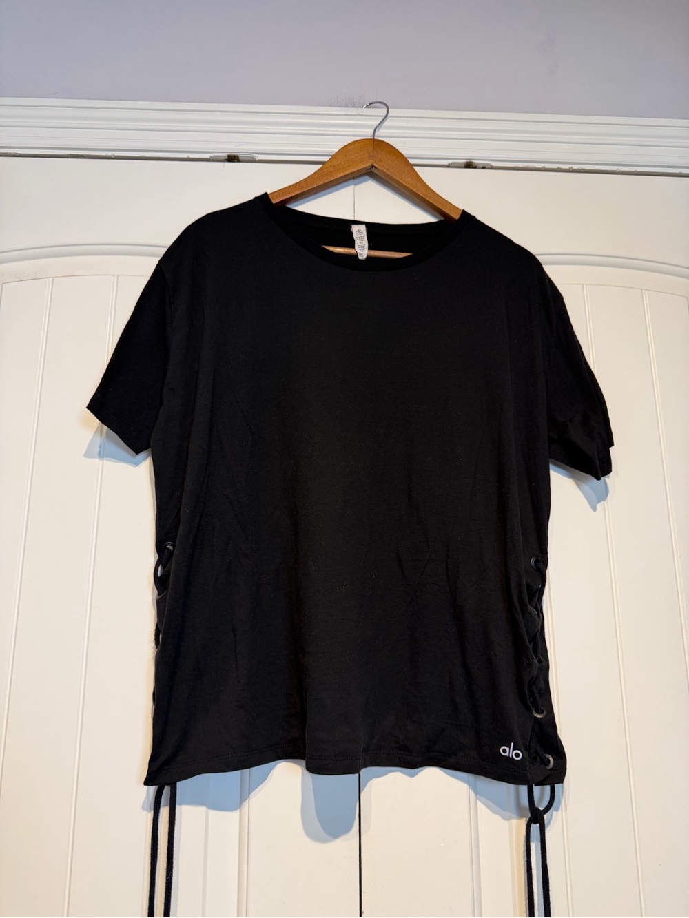 ALO Yoga Black Short Sleeve Lace-Up Side Tee Size L